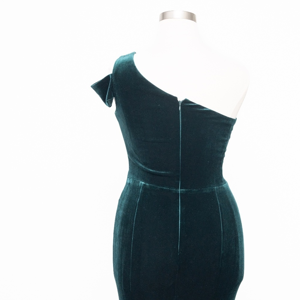 Betsy &‎ Adam | New! Ella long velvet one shoulder gown - Picture 12 of 12